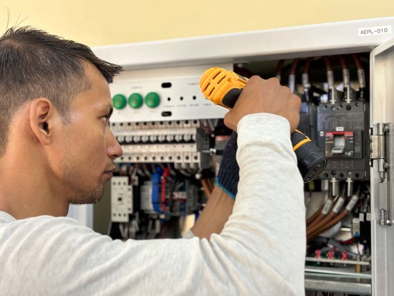 Electricidad — Instalaciones, circuitos, tableros y más.